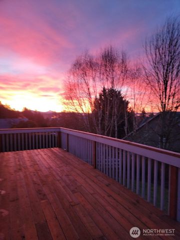 1247 E Pioneer Loop, La Center, WA 98629