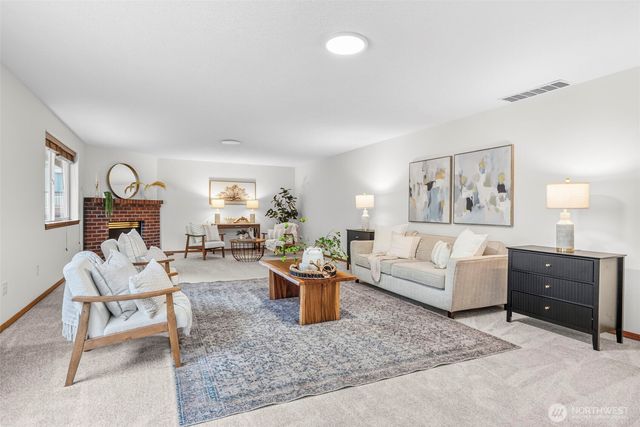 1247 E Pioneer Loop, La Center, WA 98629