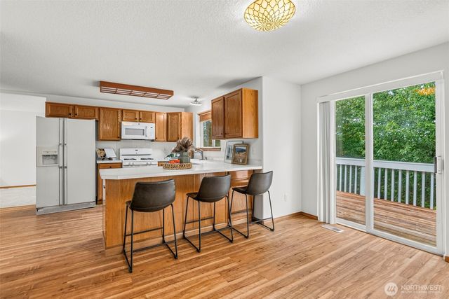 1247 E Pioneer Loop, La Center, WA 98629