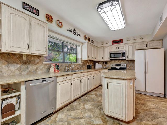 1040 Us Highway 287 W, Woodville, TX 75979