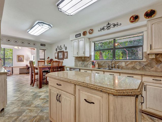 1040 Us Highway 287 W, Woodville, TX 75979