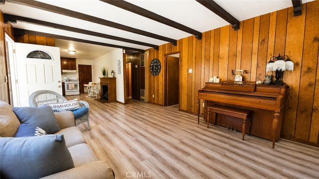 23013 Oak Lane, Crestline, CA 92325
