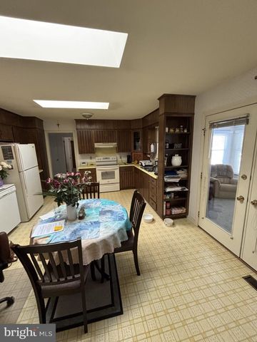 806 N MARKET ST, Mechanicsburg, PA 17055