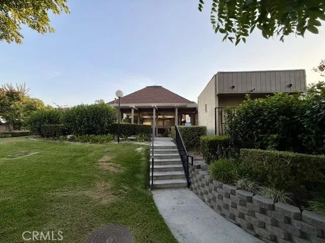 1021 W Lamark Ln, Anaheim, CA 92802