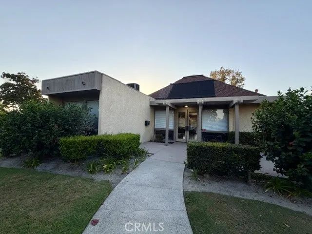 1021 W Lamark Ln, Anaheim, CA 92802