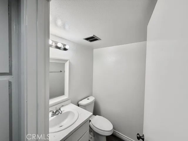 1021 W Lamark Ln, Anaheim, CA 92802