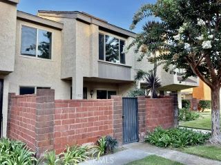 1021 W Lamark Ln, Anaheim, CA 92802