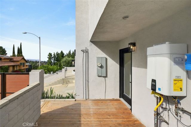17064 Escalon Drive, Encino, CA 91436