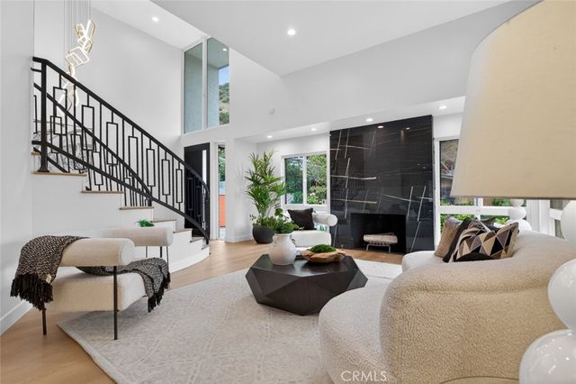 17064 Escalon Drive, Encino, CA 91436