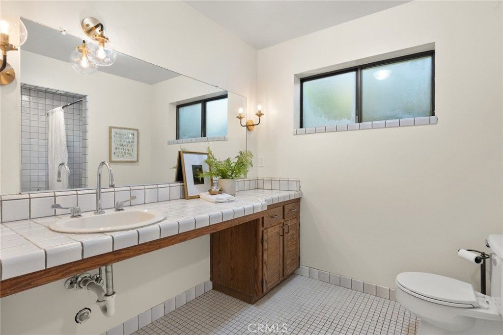 Image 16 of property listing at 2390 Alamo Avenue, Chico, CA 95926