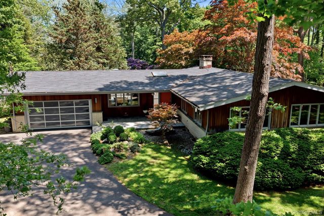54 Washington Drive, Centerport, NY 11721