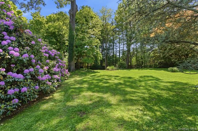 54 Washington Drive, Centerport, NY 11721