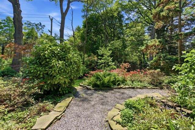 54 Washington Drive, Centerport, NY 11721