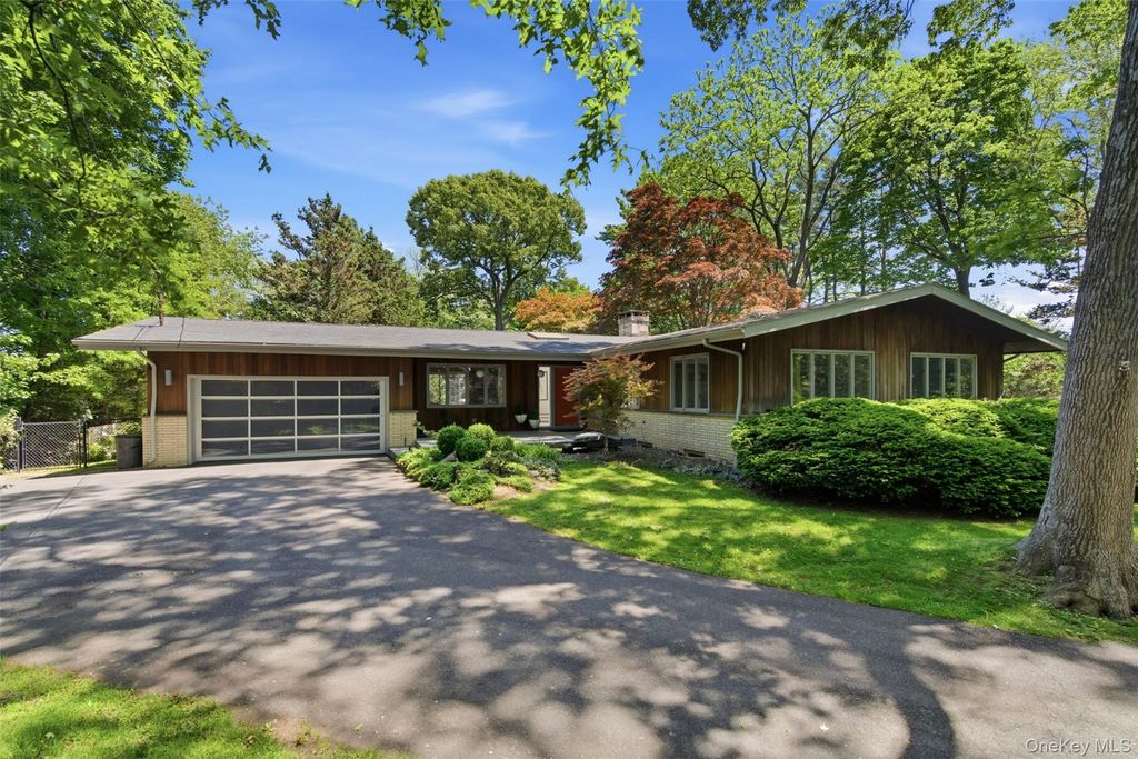 54 Washington Drive, Centerport, NY 11721