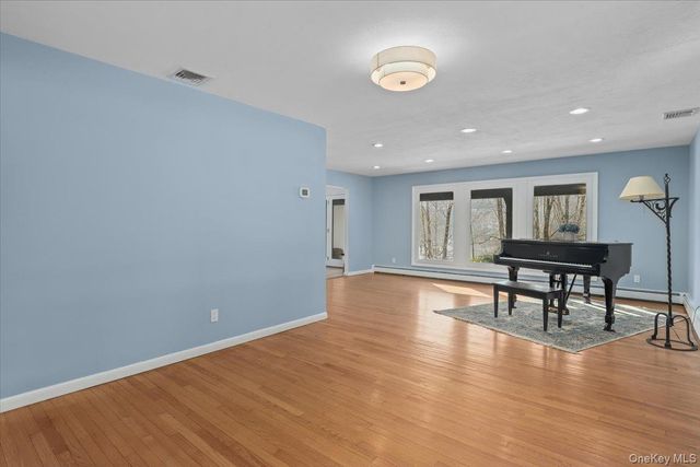 20 Faraway Road, Armonk, NY 10504