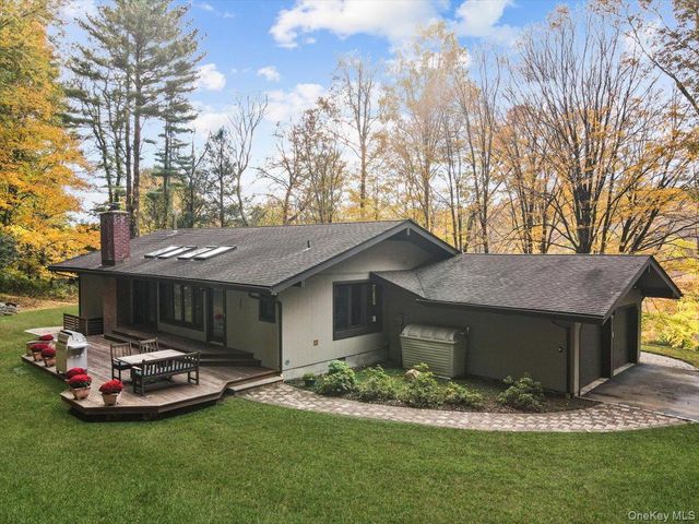 20 Faraway Road, Armonk, NY 10504