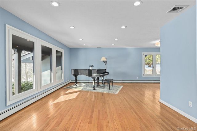 20 Faraway Road, Armonk, NY 10504