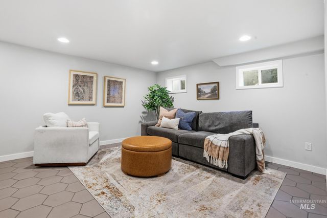 1120 E Warm Springs Ave, Boise, ID 83712