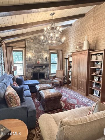 164 Kennewyck Circle, Guilderland, NY 12159