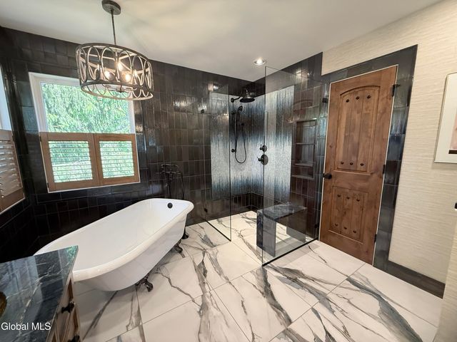 164 Kennewyck Circle, Guilderland, NY 12159