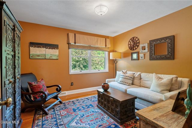 164 Kennewyck Circle, Guilderland, NY 12159