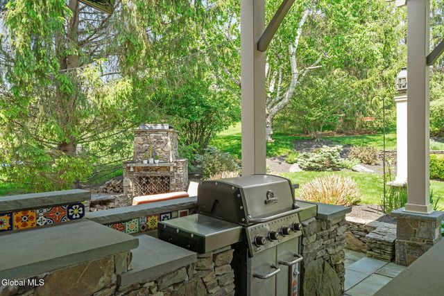 164 Kennewyck Circle, Guilderland, NY 12159