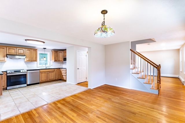 88 Forrest Rd, Westford, MA 01886