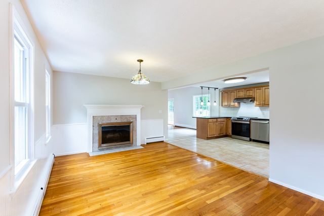 88 Forrest Rd, Westford, MA 01886