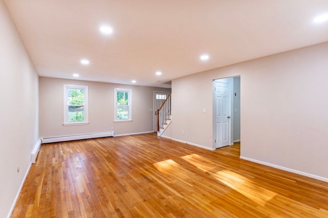 88 Forrest Rd, Westford, MA 01886