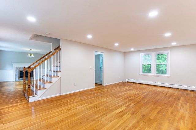 88 Forrest Rd, Westford, MA 01886