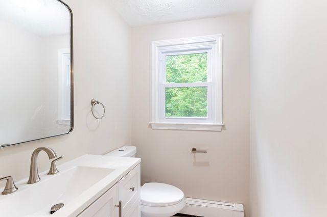 88 Forrest Rd, Westford, MA 01886