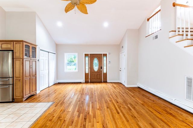 88 Forrest Rd, Westford, MA 01886