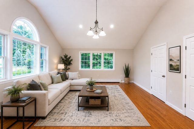 88 Forrest Rd, Westford, MA 01886