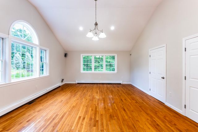 88 Forrest Rd, Westford, MA 01886