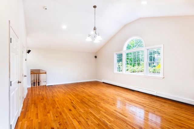 88 Forrest Rd, Westford, MA 01886