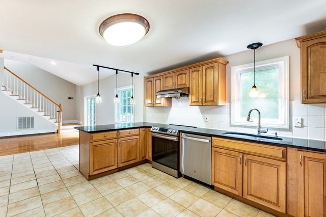 88 Forrest Rd, Westford, MA 01886