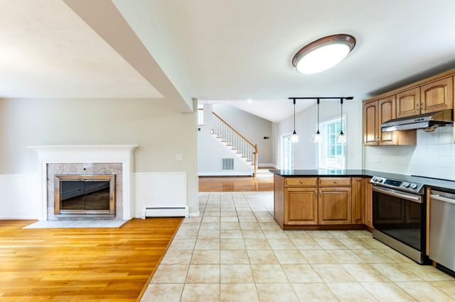 88 Forrest Rd, Westford, MA 01886