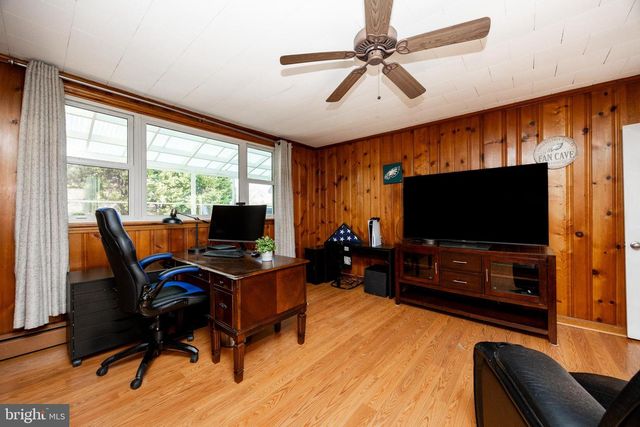 220 N NORRIS AVE, Phoenixville, PA 19460