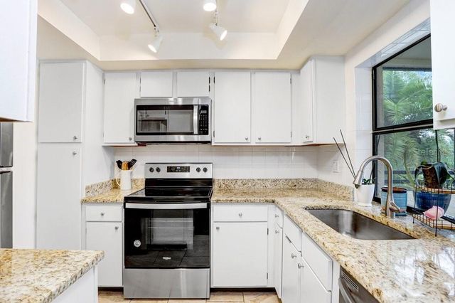 13602 S VILLAGE DRIVE 1205, Tampa, FL 33618