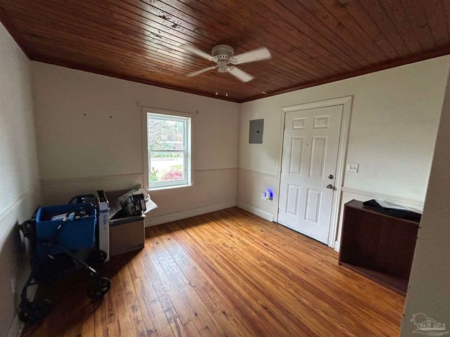 6500 Sanders St, Milton, FL 32570