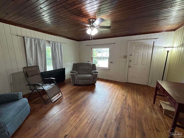 6500 Sanders St, Milton, FL 32570