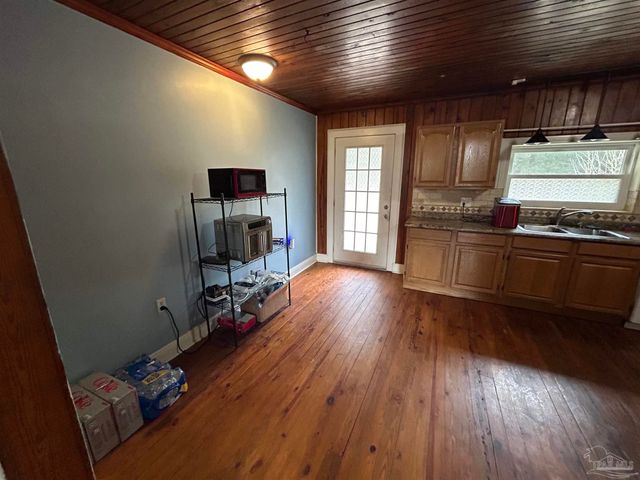 6500 Sanders St, Milton, FL 32570