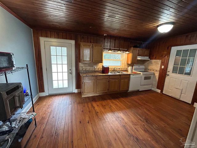 6500 Sanders St, Milton, FL 32570