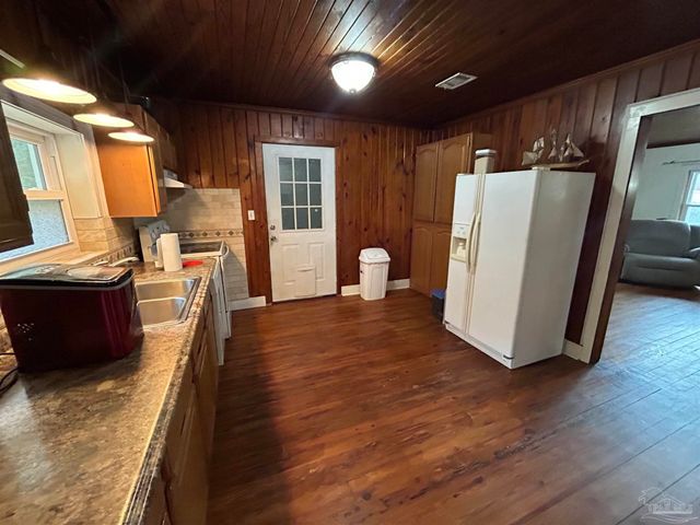 6500 Sanders St, Milton, FL 32570