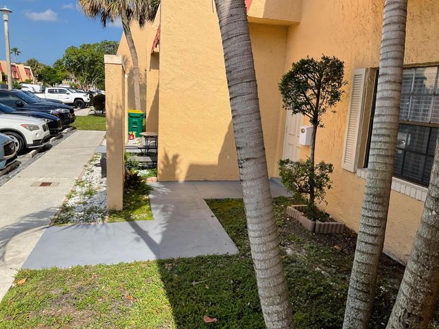 64 Canterbury Lane, Tamarac, FL 33319