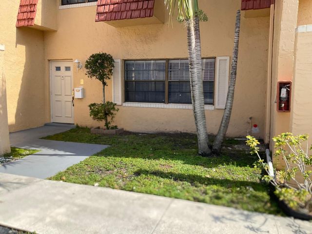 64 Canterbury Lane, Tamarac, FL 33319