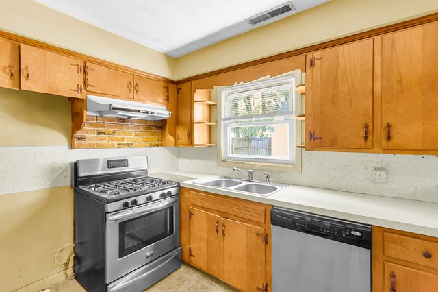 5433 Pennsylvania Avenue, North Charleston, SC 29406