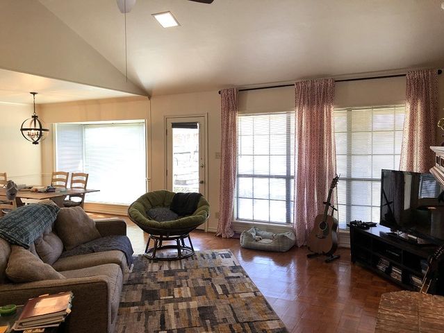 1006 Oakhaven, College Station, TX 77840