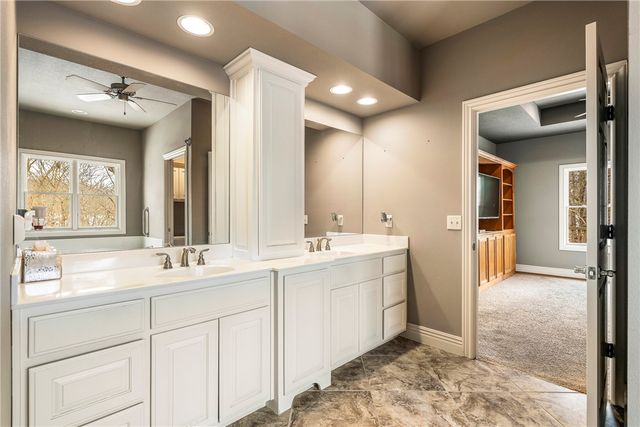 24 Kirkliston Lane, Bella Vista, AR 72715