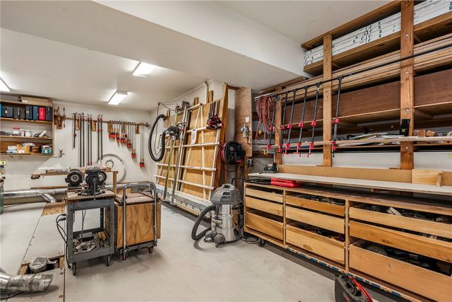 24 Kirkliston Lane, Bella Vista, AR 72715